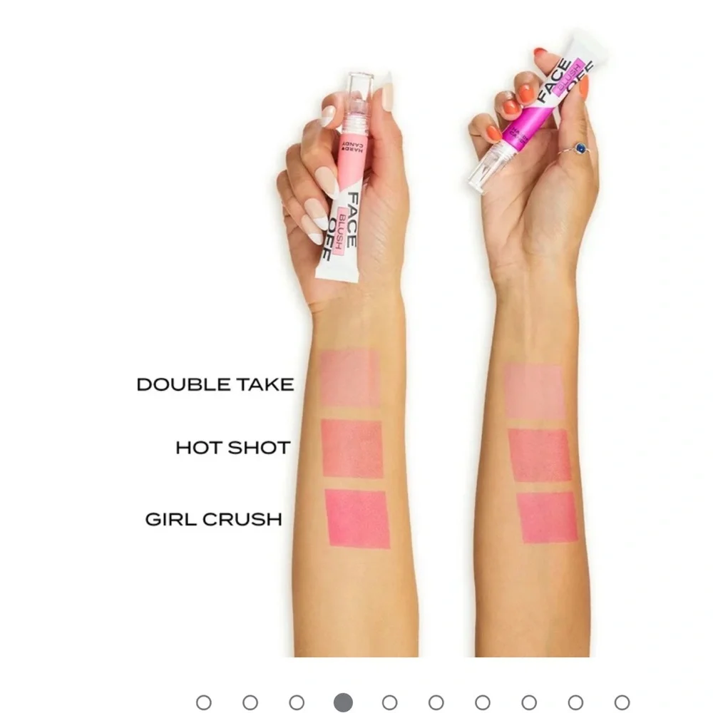 Hard Candy | Face Off Blush 4 Blurring Brush Soft Matte Finish Plush Applicator